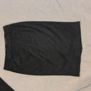 Lulu's - Medium Pencil skirt